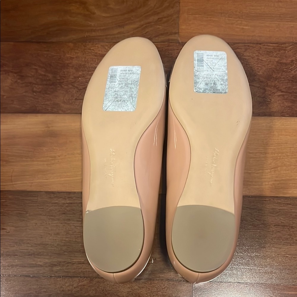 Salvatore Ferragamo Neutral Flats with Bow Detail - Picture 2 of 4